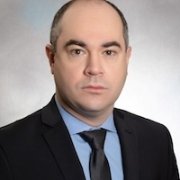 Roger Dias Headshot.