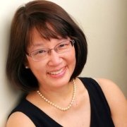 Lisa Wong Headshot.