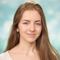 Stella Goeschl Headshot.