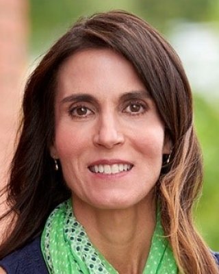 Beth Frates Headshot.