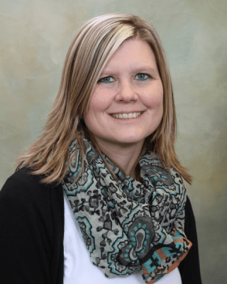 Machelle Linsenmeyer Headshot.