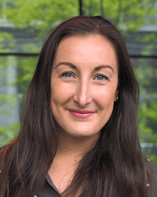 Kate McDonell-Dowling Headshot.