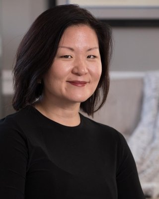 Lois Choi-Kain Headshot.