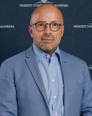 Péter Hegyi.