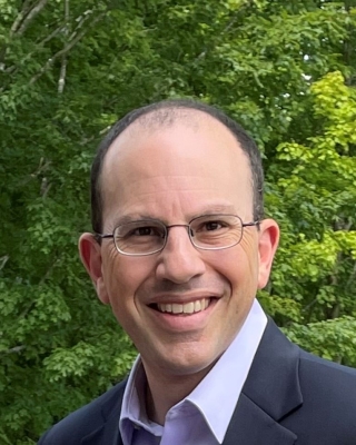 Benjamin Nelson Headshot.