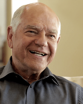 headshot of Avrum Bluming.