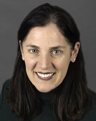 Headshot of Tracy Curran.