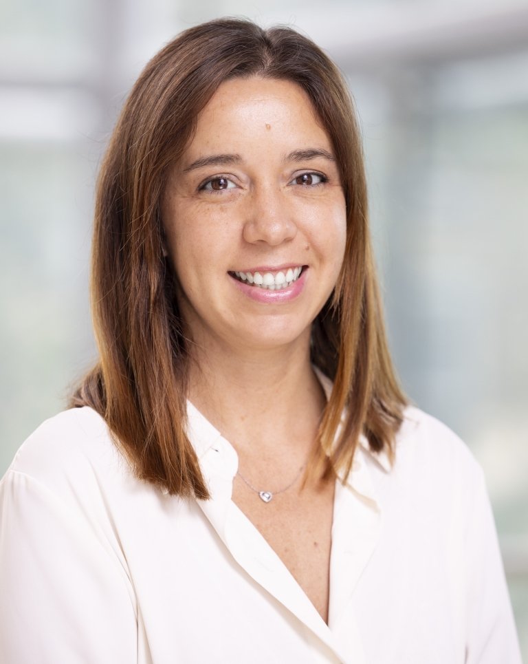 Ana Luisa Neves Headshot.